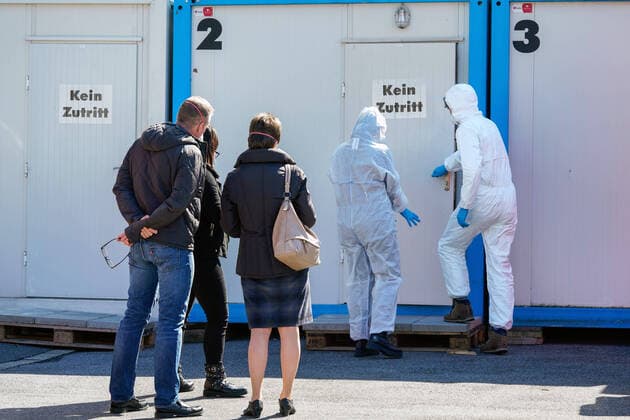 Dortmund, 31 3 2020 At Klinikum Nord in Dortmund there has been a corona test centre of the Kassenärztliche Vereinigung since Saturday 21 3 2020 In tents and containers people can be tested for the virus Photo People waiting for the test