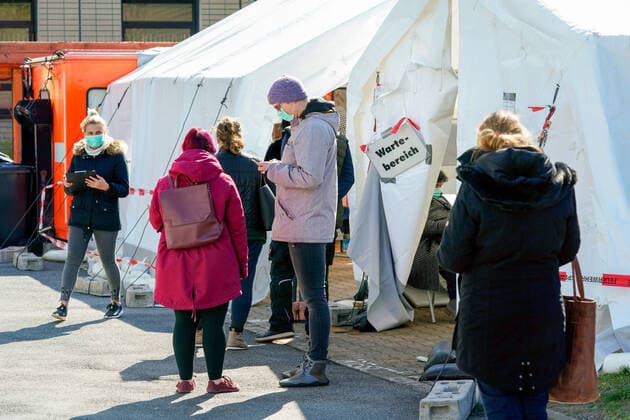 Dortmund, 31 3 2020 At Klinikum Nord in Dortmund there has been a corona test centre of the Kassenärztliche Vereinigung since Saturday 21 3 2020 In tents and containers people can be examined for the virus there Photo Waiting area for the picture