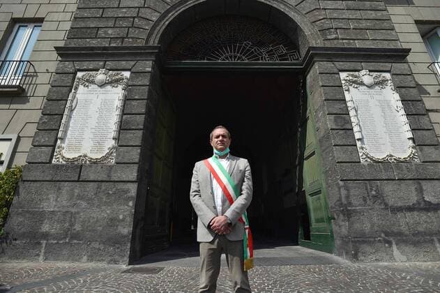 Foto IPP Felice De Martino Napoli 20 03 2020 Emergenza Coronavirus - bandiere a mezz asta e minuto di silenzio per le vittime del covid 19 Nella foto: Luigi De Magistris sindaco di napoli Italy Photo Press World Copyright  0