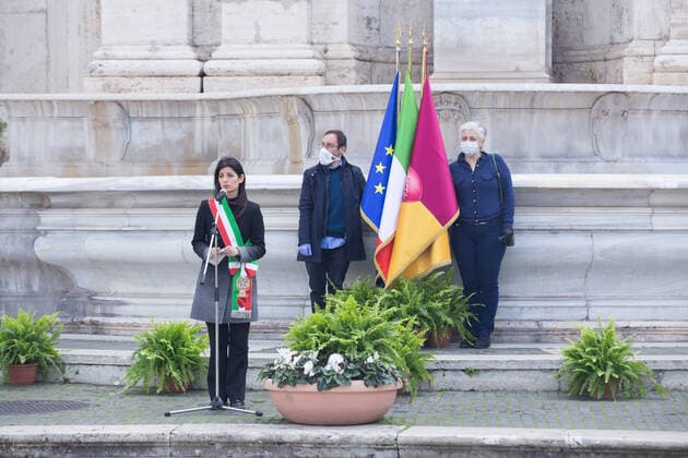 Mayor of Rome, Virginia Raggi, in Piazza del Campidoglio, recalled victims of Covid 19 pandemic with a minute s silence Photo by Matteo Nardone Pacific Press Rome Virginia Raggi remembers victims of Covid 19