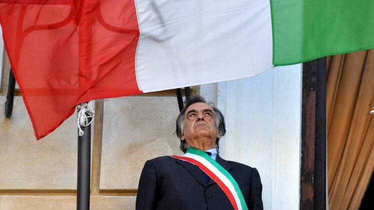 Palermo Coronavirus, minute of silence for the victims in front of the flag in half-mast. In the photo the Mayor Leoluca Orlando. Ph.Alessandro Fucarini. (Alessandro Fucarini Fotogramma, Palermo - 2020-03-31) p.s. la foto e utilizzabile nel rispetto del contesto in cui e stata scattata, e senza intento diffamatorio del decoro delle persone rappresentate  Copyright: xAlessandroxFucarinix xFOTOGRAMMAx