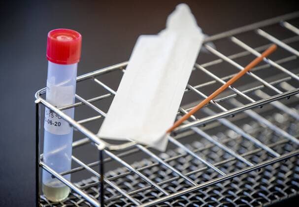 2020-03-31 14:37:16 Equipment to test for infectious diseases in the Microvida laboratory in the Bravis hospital in Roosendaal, The Netherlands, 31 March 2020. The laboratory tests for the coronavirus. ANP SEM VAN DER WAL  Copyright: xANPxSEMxVANxDERxWALx x409165289x