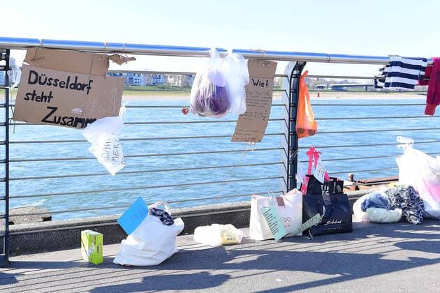 Coronavirus Düsseldorf Donations for people in need are hanging on a gift fence in Düsseldorf on 31 03 2020 xRx