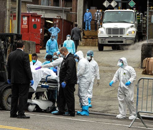 March 31, 2020, New York Brooklyn, USA: Dead bodies loaded onto truck outside Brooklyn Hospital Center. The COVID-19 death toll in the city is 940 and 36,221 confirmed cases and NYC hospital have using bed sheets to wrap bodies because they no longer have body bags. 03 31 20 New York Brooklyn . . New York Brooklyn USA - ZUMAs252 20200331_znp_s252_025 Copyright: xMarcusxSantosx