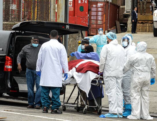 March 31, 2020, New York Brooklyn, USA: Dead bodies loaded onto funeral car outside Brooklyn Hospital Center. The COVID-19 death toll in the city is 940 and 36,221 confirmed cases and NYC hospital have using bed sheets to wrap bodies because they no longer have body bags. 03 31 20 New York Brooklyn . . New York Brooklyn USA - ZUMAs252 20200331_znp_s252_026 Copyright: xMarcusxSantosx