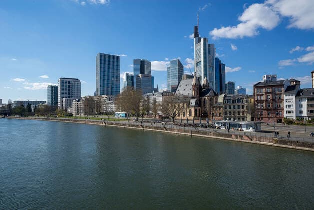 Germany Frankfurt 31 03 2020 in Times of Corona Impressions from Frankfurt Frankfurt Frankfurt skyline from the Iron Bridge Economy Impressions from Frankfurt am Main