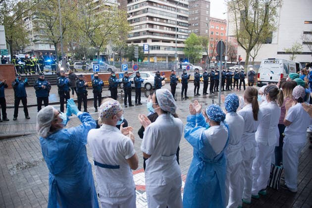 March 31, 2020, Madrid, MADRID, SPAIN: Sanitary workers, from the Fundacion Jimenez Diaz Hospital, deliver cloth masks to the Local Police in Madrid to protect themselves these days during thetennth day after the Government declared the state of alarm in Spain and recommended people to stay at home to fight coronavirus COVID-19 on March 31, 2020 in Madrid, Spain Madrid SPAIN - ZUMAa181 20200331_zaa_a181_028 Copyright: xJoaquinxCorcherox