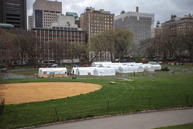 News Bilder des Tages March 31, 2020, New York, New York, United States: Samaritan s Purse Hospital is setting up a 68-bed field hospital and a special respiratory treatment unit in Central Park, opposite Mount Sinai hospital, on 5th Avenue, between 98th and 100th streets in New York City in the United States on this Tuesday, 31. The hospital is part of the fight against the Coronavirus pandemic, COVID-19. The scholarship for The President of the Samaritan is Franklin Graham, son of the famous American preacher Billy Graham. They also helped set up a makeshift hospital, a unit similar to Cremona in Italy, a week ago. New York United States - ZUMAc233 47108676st Copyright: xVanessaxCarvalhox