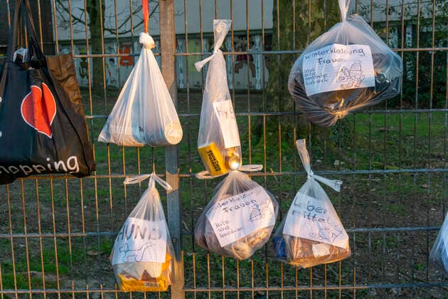 Gift fence with donations for the homeless and needy, food, hygiene articles, clothing, in Essen Rüttenscheid, effects of the corona crisis in Germany,