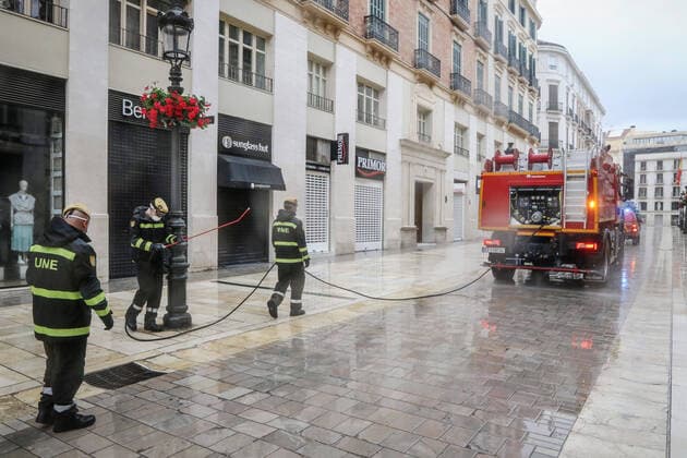 March 31, 2020: March 31, 2020 (Malaga) The Military Emergency Unit has begun disinfecting tasks in the historic center of the capital of Malaga due to the state of Alarm by the coronavirus. - ZUMAc161 20200331_zap_c161_008 Copyright: xLorenzoxCarnerox