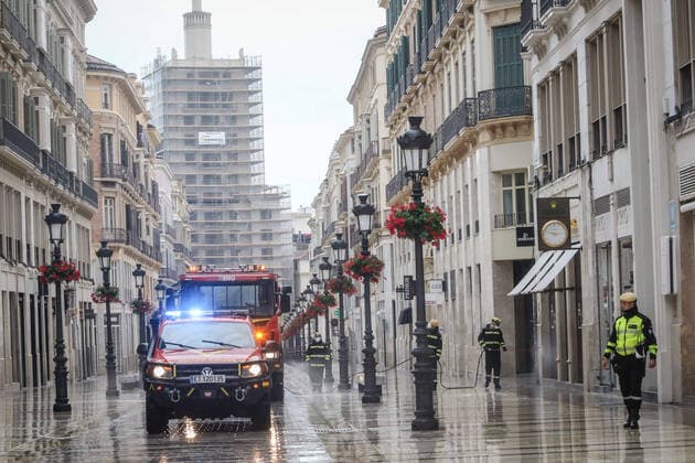 March 31, 2020: March 31, 2020 (Malaga) The Military Emergency Unit has begun disinfecting tasks in the historic center of the capital of Malaga due to the state of Alarm by the coronavirus. - ZUMAc161 20200331_zap_c161_010 Copyright: xLorenzoxCarnerox