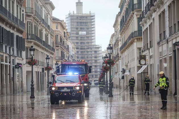 March 31, 2020: March 31, 2020 (Malaga) The Military Emergency Unit has begun disinfecting tasks in the historic center of the capital of Malaga due to the state of Alarm by the coronavirus. - ZUMAc161 20200331_zap_c161_023 Copyright: xLorenzoxCarnerox