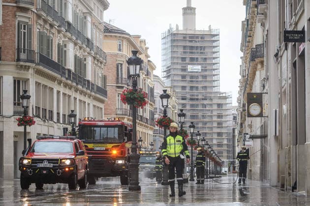 March 31, 2020: March 31, 2020 (Malaga) The Military Emergency Unit has begun disinfecting tasks in the historic center of the capital of Malaga due to the state of Alarm by the coronavirus. - ZUMAc161 20200331_zap_c161_028 Copyright: xLorenzoxCarnerox