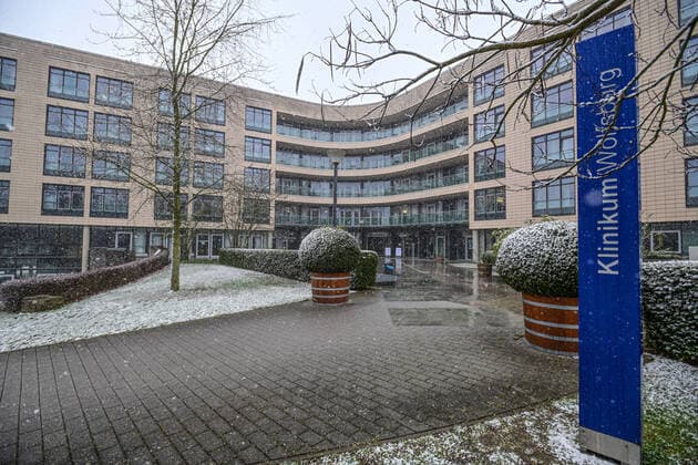 30 03 20 , Wolfsburg hospital closed completely for new patients and visitors due to many corona cases, All patients and doctors and nursing staff are tested