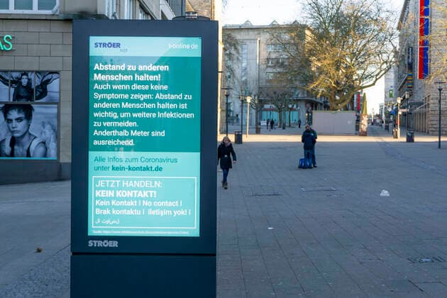 Call to keep distance, advertising campaign of the outdoor advertising company Ströer and t online, LED screen, digital advertising monitors, effects of the Corona crisis in Germany, Essen, Kettwiger Strasse, pedestrian zone,