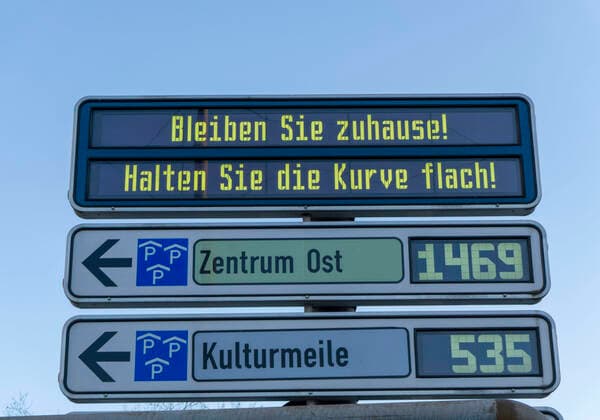 Notice board urges to stay home, Keep the curve flat, Effects of the corona crisis in Germany, Essen,