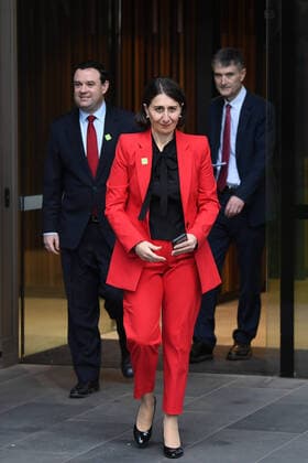 GLADYS BEREJIKLIAN CORONAVIRUS PRESSER, NSW Premier Gladys Berejiklian arrives to speak to the media during a press conference outside the RFS Headquarters in Sydney, Wednesday, April 1, 2020. ( NO ARCHIVING, EDITORIAL USE ONLY, NO USE IN BOOKS WITHOUT CONSENT SYDNEY NSW AUSTRALIA  Copyright: xJOELxCARRETTx 20200401001461125524
