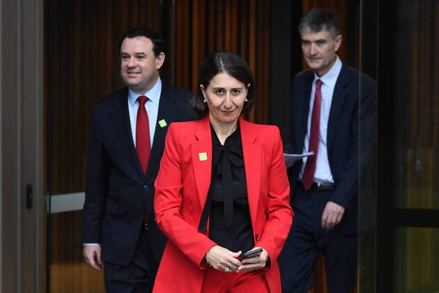GLADYS BEREJIKLIAN CORONAVIRUS PRESSER, NSW Premier Gladys Berejiklian arrives to speak to the media during a press conference outside the RFS Headquarters in Sydney, Wednesday, April 1, 2020. ( NO ARCHIVING, EDITORIAL USE ONLY, NO USE IN BOOKS WITHOUT CONSENT SYDNEY NSW AUSTRALIA  Copyright: xJOELxCARRETTx 20200401001461125587