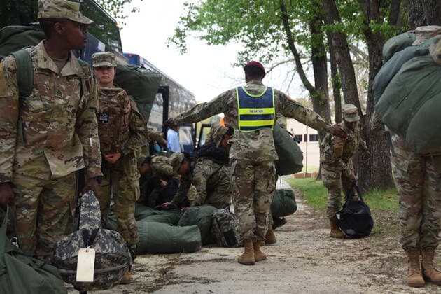 March 31, 2020, Fort Lee, VA, United States of America: U.S. Army soldiers are separated at a safe distance during the first movement of troops since restrictions implemented by the Department of Defense to prevent the spread of COVID-19, coronavirus March 31, 2020 in Fort Lee, Virginia. Fort Lee United States of America - ZUMAp138 20200331_zaa_p138_010 Copyright: xCristaxMaryxMack U.S.xArmyx
