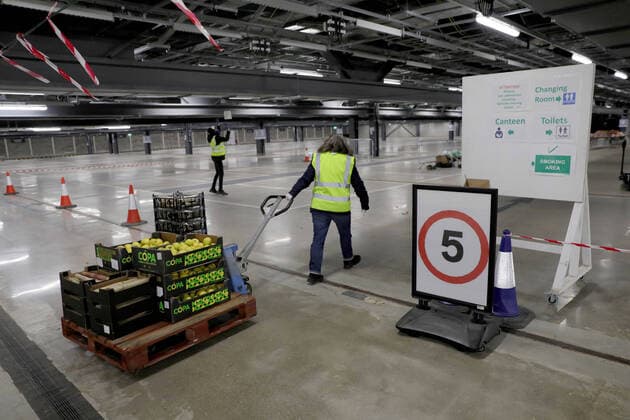 (200401) -- LONDON, April 1, 2020 (Xinhua) -- A volunteer delivers food to a distribution hub in the underground car parking lot at Tottenham Hotspur Stadium in London, Britain, March 31, 2020. The distribution hub was set up by the charity Edible London, working in partnership with Haringey Council, for food distribution to vulnerable groups and workers of National Health Service (NHS). The British Government continues to try to combat the COVID-19 outbreak, while local authorities, community groups and charities are working to provide food for the most vulnerable in society. (Photo by Tim Ireland Xinhua) BRITAIN-LONDON-COVID-19-FOOD DISTRIBUTION 