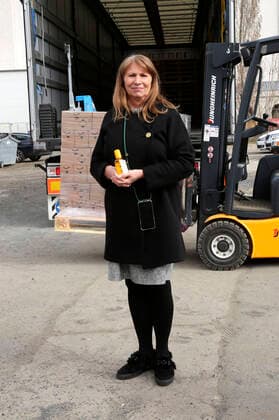 Petra Köpping receiving a large donation of Beiersdorf AG hand disinfectants to the Free State of Saxony at DRK Logistik HUB Sachsen GmbH Dresden, 31 03 2020 Foto:xM.xWehnertx xFuturexImage