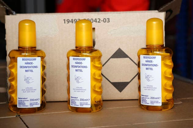 Reception of a large donation of hand disinfectants from Beiersdorf AG to the Free State of Saxony at DRK Logistik HUB Sachsen GmbH Dresden, 31 03 2020 Foto:xM.xWehnertx xFuturexImage