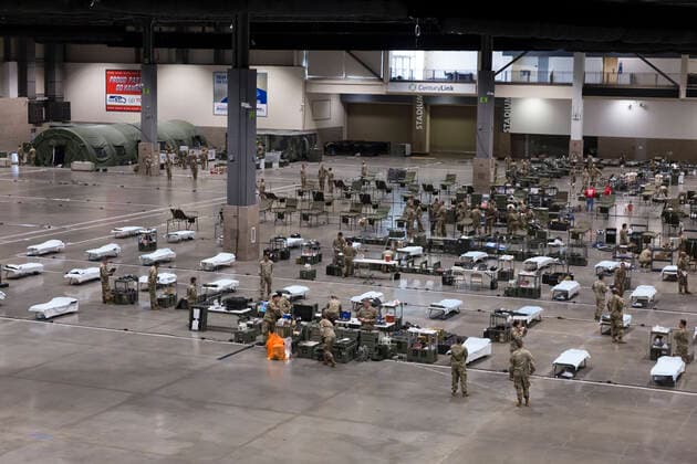News Bilder des Tages March 31, 2020, Seattle, Washington, U.S: Overview of the field hospital in CenturyLink Field Event Center in Seattle, Washington on March 31, 2020. Soldiers from the 627th Army Hospital at Fort Carson, Colorado are deploying a field hospital for non-COVID-19 cases that will house 150 beds when completed. Seattle U.S. - ZUMAg235 20200331_zap_g235_001 Copyright: xPaulxChristianxGordonx