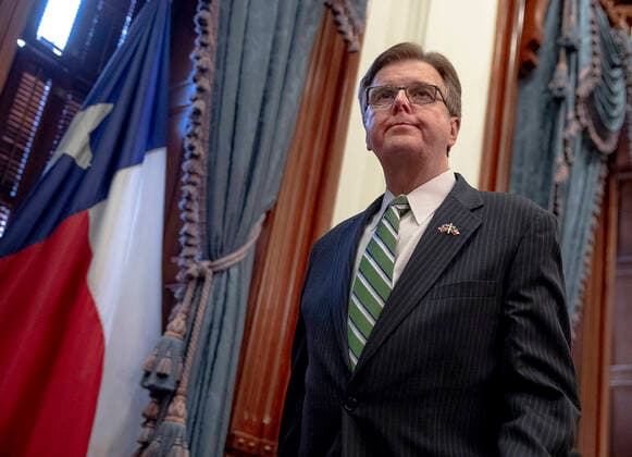 March 31, 2020, Austin, Texas, USA: Texas Lt. Gov. Dan Patrick exits a press conference at the state Capitol about the state s response to the coronavirus. Austin USA - ZUMAd150 20200331_znp_d150_007 Copyright: xBobxDaemmrichx