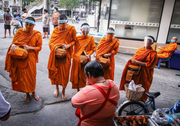 March 31, 2020, Bangkok, Abkhazia: Thai monks wearing protective masks as a preventive measure against the spread of COVID-19 pandemic receive alms in Bangkok..Thai Public Health Ministry reports 120 new cases of coronavirus (Covid-19), raising the total to 1,771 and 12 deaths. Bangkok Abkhazia - ZUMAs197 20200331_zaa_s197_136 Copyright: xPrawetxPuengsawangpholx