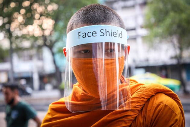 March 31, 2020, Bangkok, Abkhazia: Thai monk wears a protective mask as a preventive measure against the spread of COVID-19 pandemic receive alms in Bangkok..Thai Public Health Ministry reports 120 new cases of coronavirus (Covid-19), raising the total to 1,771 and 12 deaths. Bangkok Abkhazia - ZUMAs197 20200331_zaa_s197_141 Copyright: xPrawetxPuengsawangpholx