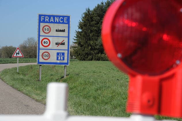 The Bisten border crossing in the direction of Merten will be closed on Wednesday 01 04 2020 A passage between Germany and France is no longer permitted for vehicles bub