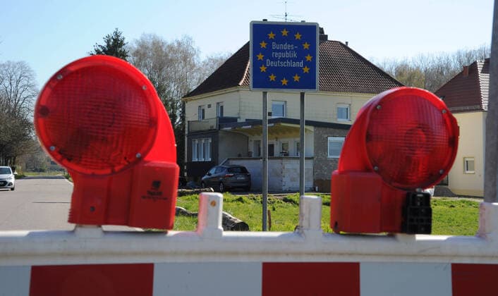 The Bisten border crossing in the direction of Merten will be closed on Wednesday 01 04 2020 A passage between Germany and France is no longer permitted for vehicles bub