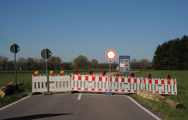 The Bisten border crossing in the direction of Merten will be closed on Wednesday 01 04 2020 A passage between Germany and France is no longer permitted for vehicles bub