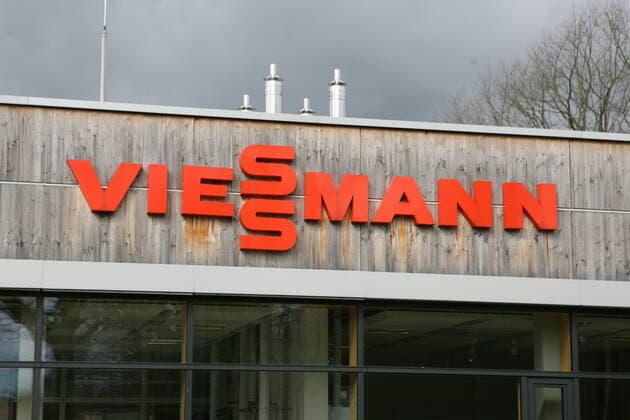 Logo der Firma Viessmann an einer Filiale in Hamburg 01.04.2020 *** Logo of the Viessmann company at a branch in Hamburg 01 04 2020