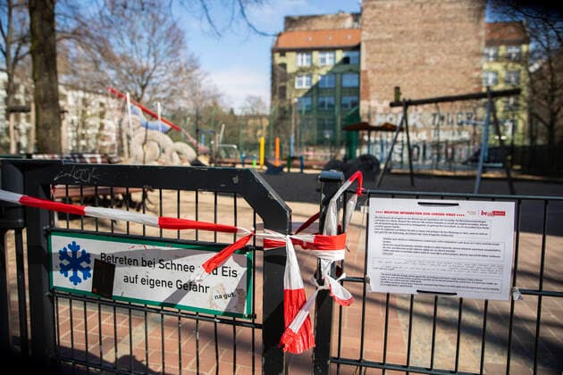 Closed playground in Berlin Neukoelln on April 1, 2020 To slow down the spread of the corona virus SARS CoV 2, the federal and state governments decided