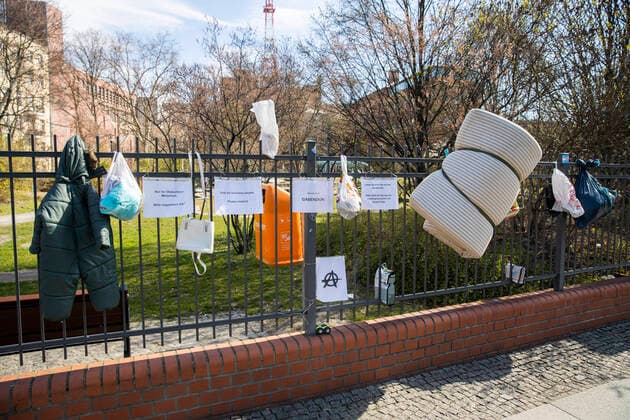 Gabezaun in Berlin Schoeneberg on April 1, 2020 To slow down the spread of t