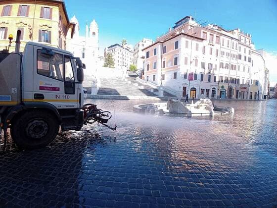 The sanitation interventions in the historic center of Rome by AMA. In photo piazza di Spagna (Sisto Claudio Cornacchione Fotogramma, Rome - 2020-04-01) p.s. la foto e utilizzabile nel rispetto del contesto in cui e stata scattata, e senza intento diffamatorio del decoro delle persone rappresentate  Copyright: xSistoxClaudioxCornacchionex xFOTOGRAMMAx