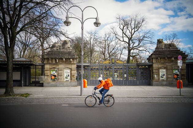 01 04 2020,Berlin,Germany,CEFR,the city in times of the corona pandemic Zoologischer Garten Berlin Entrance Hardenbergplatz A good 20,000 animals from almost 1,300 species live in the 33-hectare site As a precautionary measure to contain infection by the corona virus, Berlin Zoo and Aquarium will remain closed until further notice Lieferando