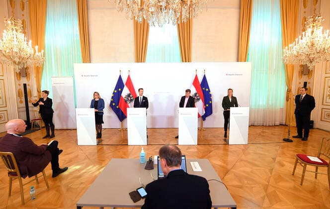 Vienna 01 04 2020, Federal Chancellery, Vienna, AUT, Current developments on corona disease in Austria, press conference on the topic, measures to secure the location and employment, in picture from the Minister of Economics and Technology Margarete Schramboeck OeVP , Minister of  EP_Pool