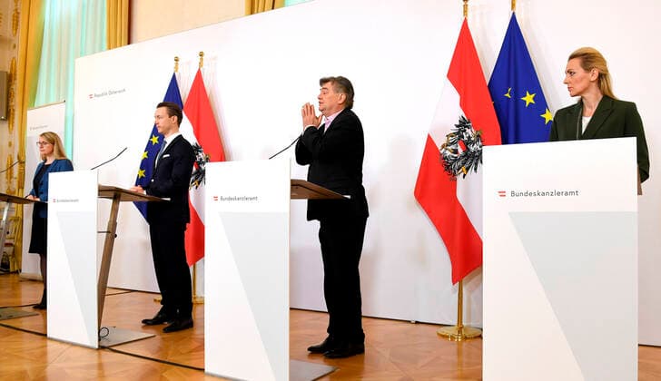 Vienna 01 04 2020, Federal Chancellery, Vienna, AUT, Current developments on corona disease in Austria, press conference on the topic, measures to secure the location and employment, in the picture Minister for Economic Affairs Margarete Schramboeck OeVP , Minister of Finance Gernot Blu  EP_Pool