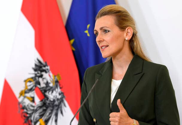 Vienna 01 04 2020, Federal Chancellery, Vienna, AUT, Current developments on corona disease in Austria, press conference on the subject, measures to secure location and employmentabout the coronavirus pandemic Federal Chancellery in Vienna, Austria on 2020 04 01  EP_Pool