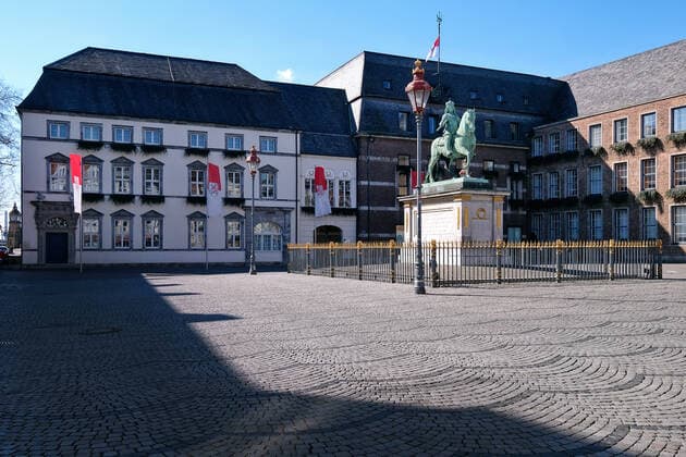 Empty streets in Düsseldorf during the Corona crisis, city hall
