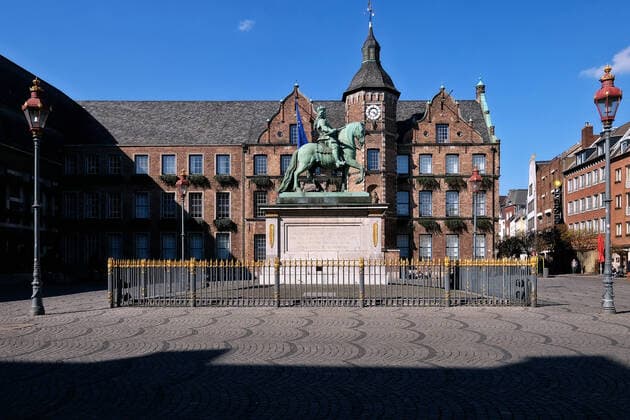 Empty streets in Düsseldorf during the Corona crisis, city hall
