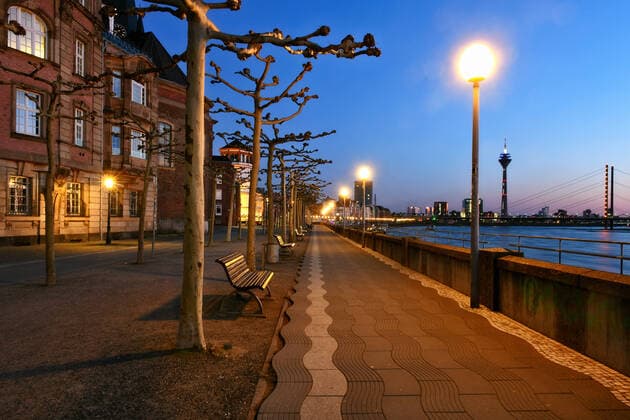 Empty streets in Düsseldorf during the Corona crisis, Rhine promenade