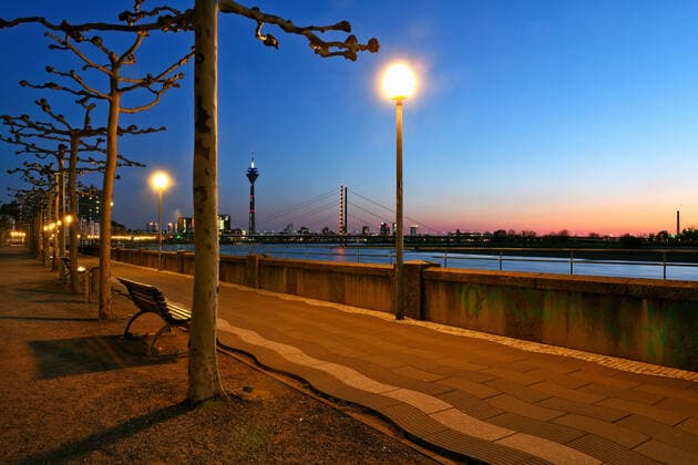 Empty streets in Düsseldorf during the Corona crisis, Rhine promenade