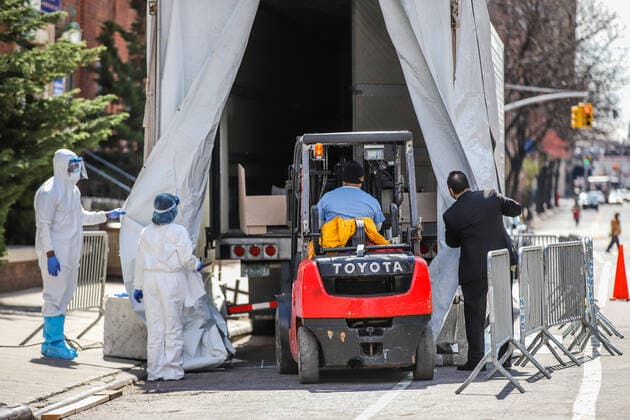 April 1, 2020, New York, NEW YORK, EUA: A refrigerated try with a frigurific truck is used as a morgue at The Brooklyn Hospital Center in the Brooklyn neighborhood of New York during the Coronovirus COVID-19 pandemic in the United States. New York EUA - ZUMAc233 47111753st Copyright: xVanessaxCarvalhox