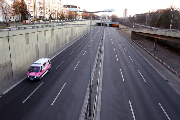 01 04 2020, Berlin, GER No traffic on the A103 in times of corona crisis A103, everyday life, curfew, curfew, outside, outdoor, outdoor