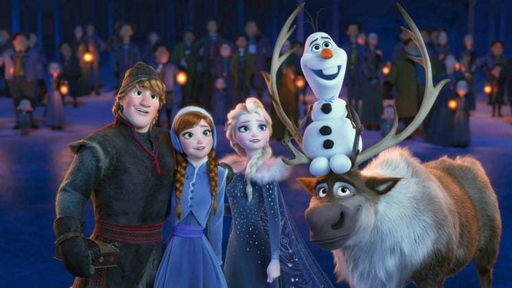 OLAF S FROZEN ADVENTURE, from left: Kristoff (voice: Jonathan Groff), Anna (voice: Kristen Bell), Elsa (voice: Idina Menzel), Olaf (voice: Josh Gad), Sven, 2017. Walt Disney Studios Motion Pictures courtesy Everett Collection null !ACHTUNG AUFNAHMEDATUM GESCHÃ„TZT! PUBLICATIONXNOTxINxCANxCHNxFRAxITAxJPNxNORxPOLxRUSxESPxUKxUSA Copyright: xWaltxDisneyxCo. CourtesyxEverettxCollectionx MCDOLFR EC005