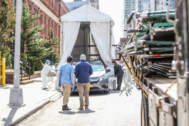 April 1, 2020, New York, NEW YORK, EUA: A refrigerated try with a frigurific truck is used as a morgue at The Brooklyn Hospital Center in the Brooklyn neighborhood of New York during the Coronovirus COVID-19 pandemic in the United States. New York EUA - ZUMAc233 20200401_zsp_c233_033 Copyright: xVanessaxCarvalhox