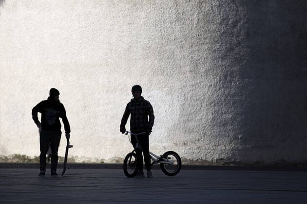 A BMX rider and a skateboarder, taken in Goerlitz, 01 04 2020 Due to the corona virus there are considerable restrictions in Saxony Goerlitz Germany Copyright: xFlorianxGaertner photothek.netx